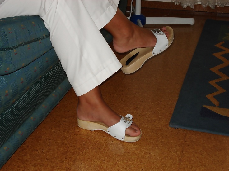 Bianca e la signora in zoccoli argento
 #31338387