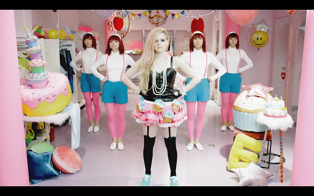 Avril Lavigne - Bonjour Kitty #26367775