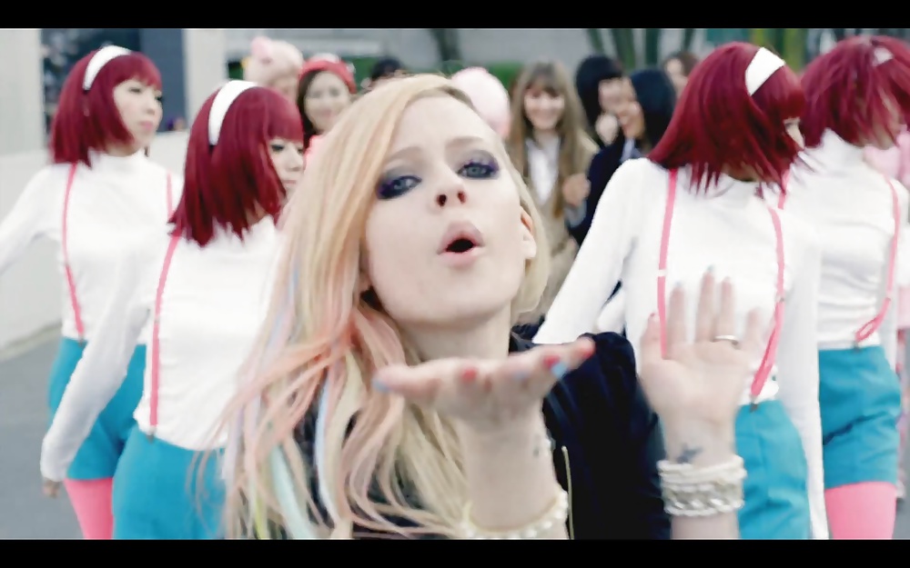 Avril Lavigne - Hello Kitty #26367802