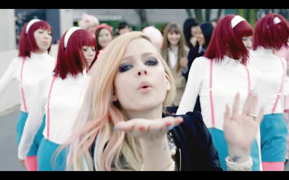 Avril Lavigne - Hello Kitty #26367808