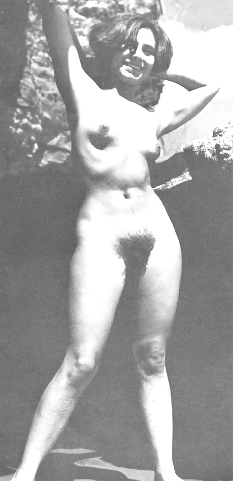 ヴィンテージ モノクロ写真 裸の女性
 #30610234