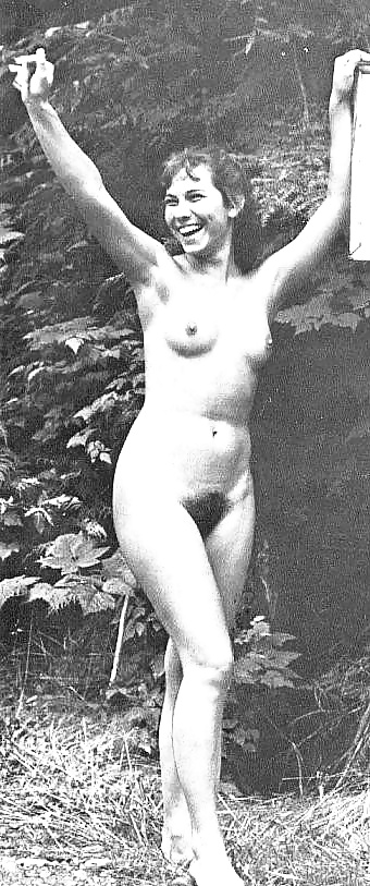 ヴィンテージ モノクロ写真 裸の女性
 #30610863