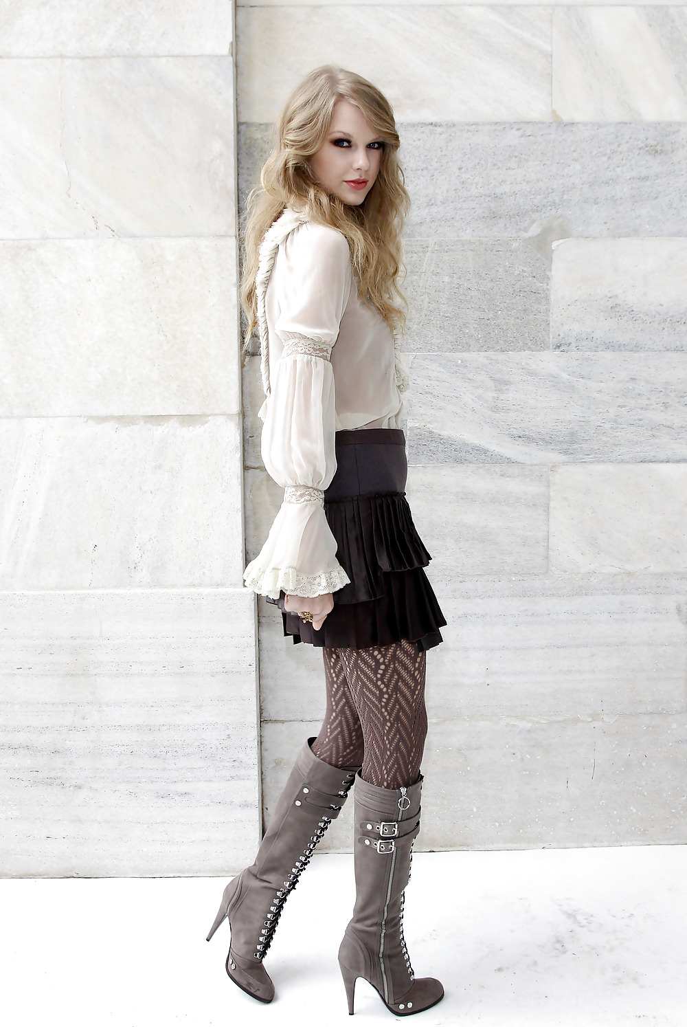 Taylor swift
 #37231366