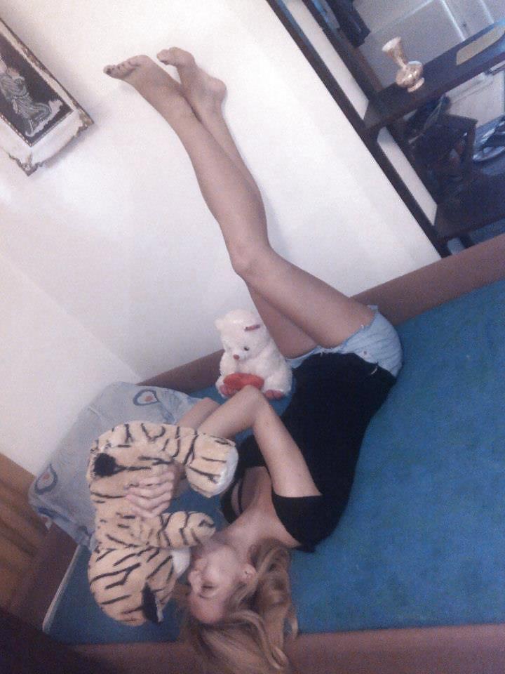 彼の側に座るために
 #36755765