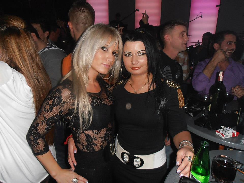 彼の側に座るために
 #36755784