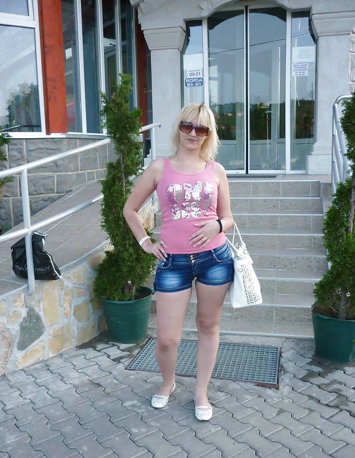 彼の側に座るために
 #36755796