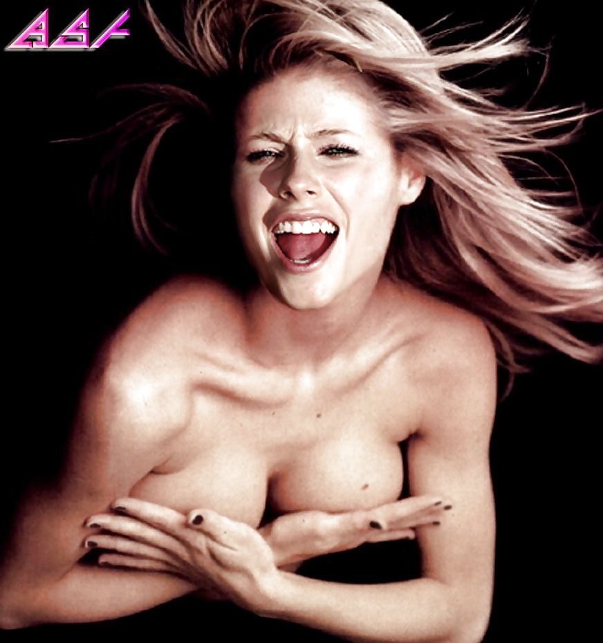 Avril lavigne mostrando sus tetas parte 2
 #27145305