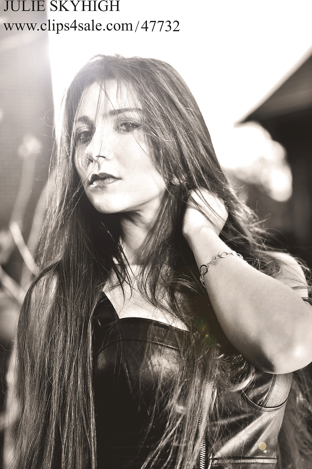 Hooker fully leathered dressed in overknee boots w pantyhose #25972498