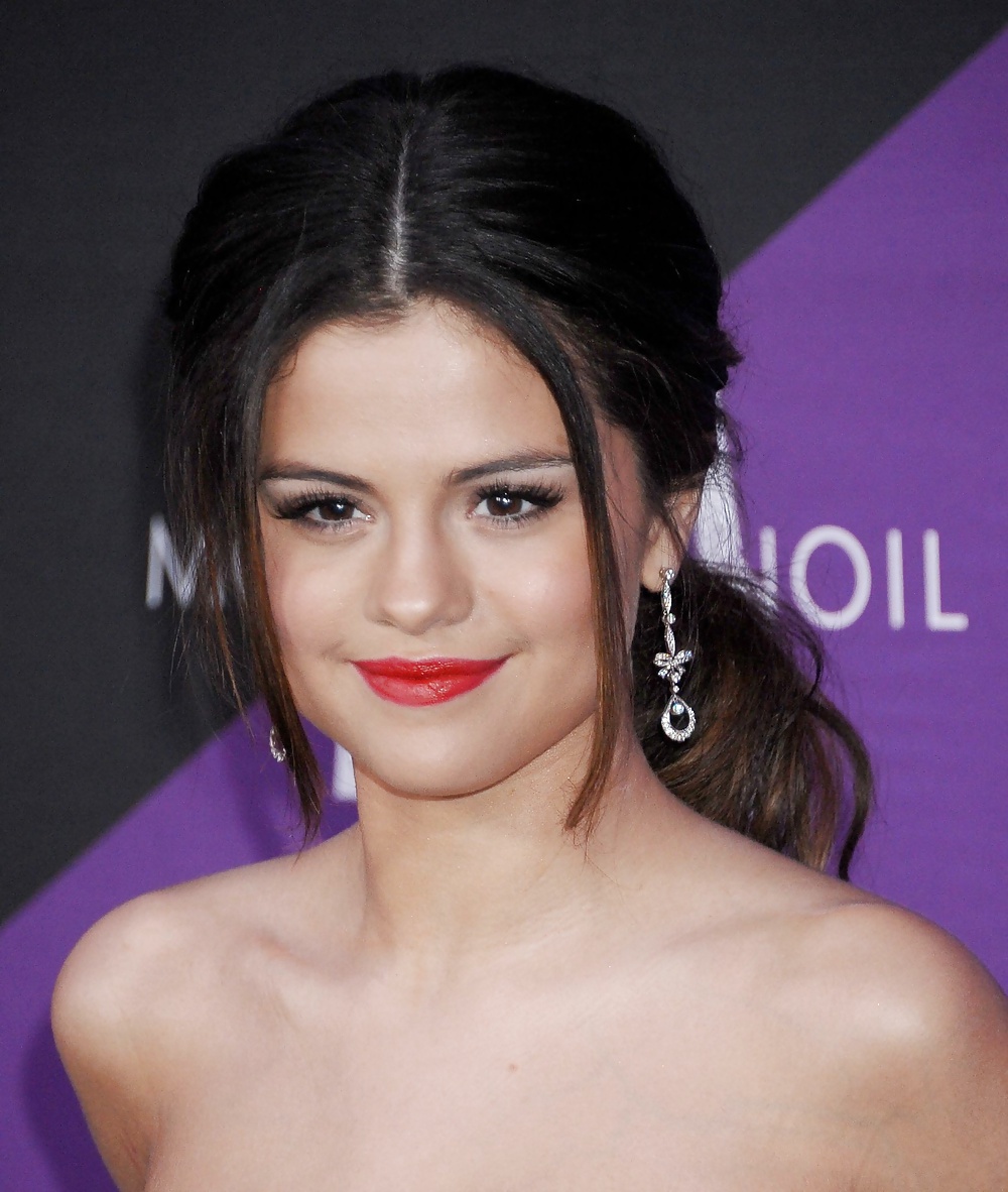 Selena gomez
 #29865460