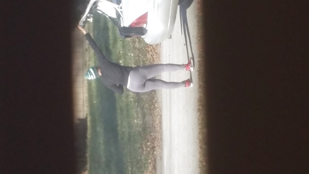 Schöne Saftige Ebenholz Beute In Leggings Nebenan #23307052