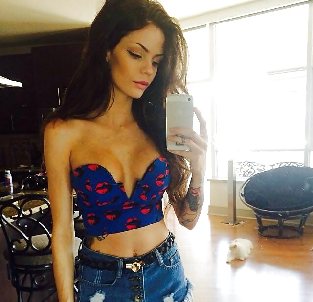 Algo caliente en el look de la basura blanca
 #30649713