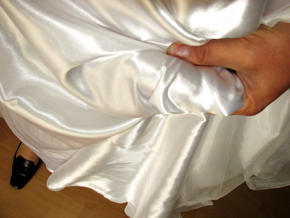 Gekleidet Wie Eine Braut. #31239789