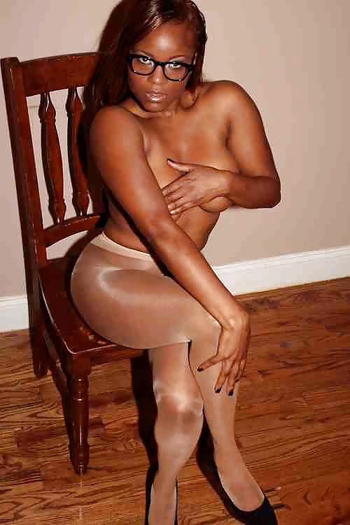 DAMN!  I just LOVE black girls in pantyhose!  #29552243