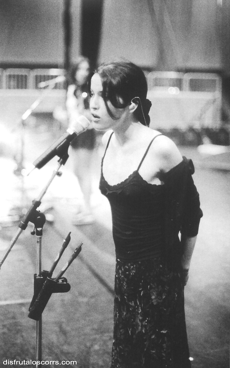 Popstar Andrea Corr tiny braless tits gallery(You like?) #37704134