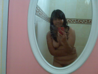 Desita chuby face unyu narsis di depan kaca
 #35278962