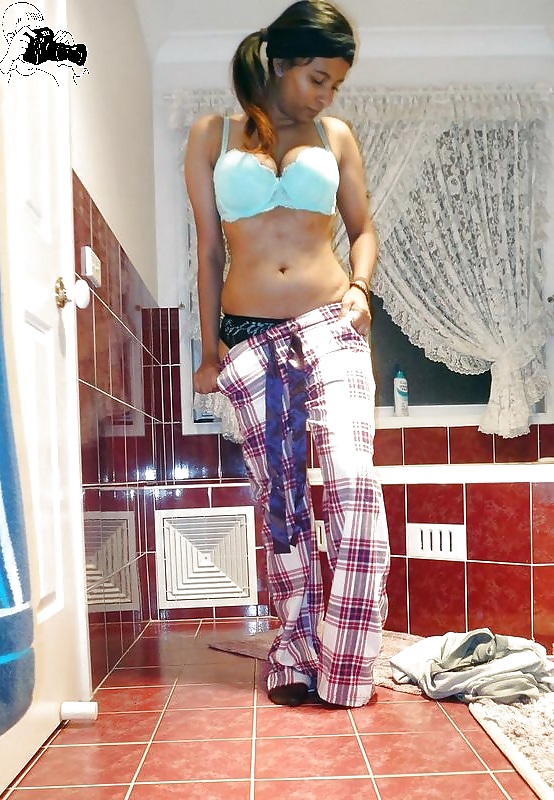 剃毛されたデシガールのプッシー
 #35141411