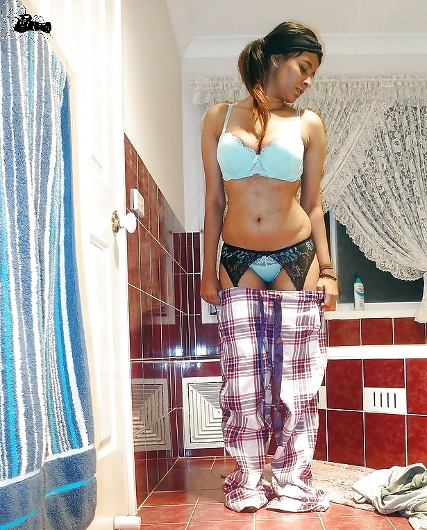 剃毛されたデシガールのプッシー
 #35141415