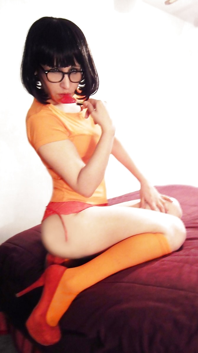 Velma Cosplay (Scooby Doo) #31208317