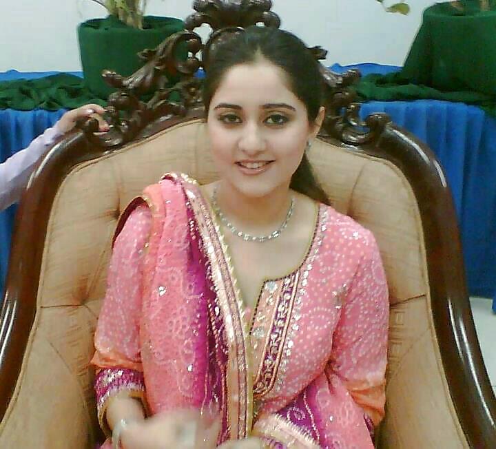 Indian and Pakistani teen slut - stohlen facebook pix #37656246