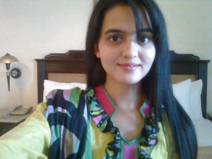 Indian and Pakistani teen slut - stohlen facebook pix #37656355