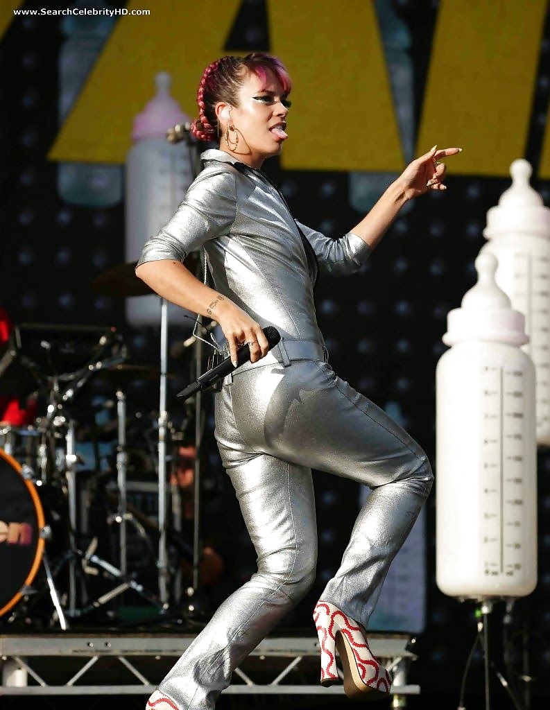 Lily allen capezzolo scivolare sul palco del v festival a Londra
 #30692273