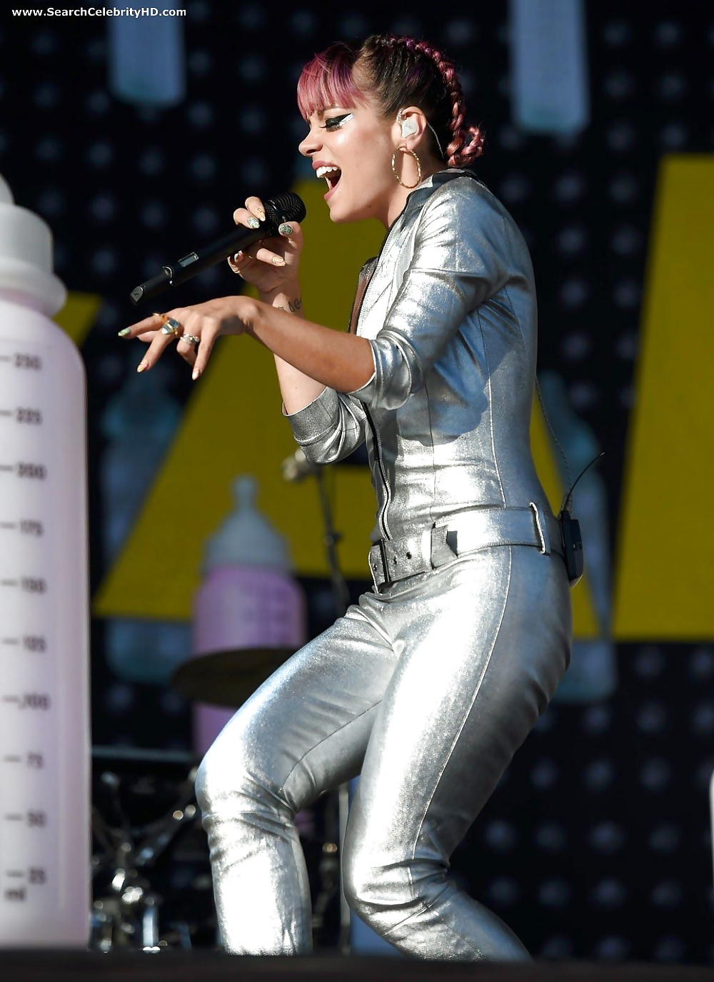 Lily allen capezzolo scivolare sul palco del v festival a Londra
 #30692331