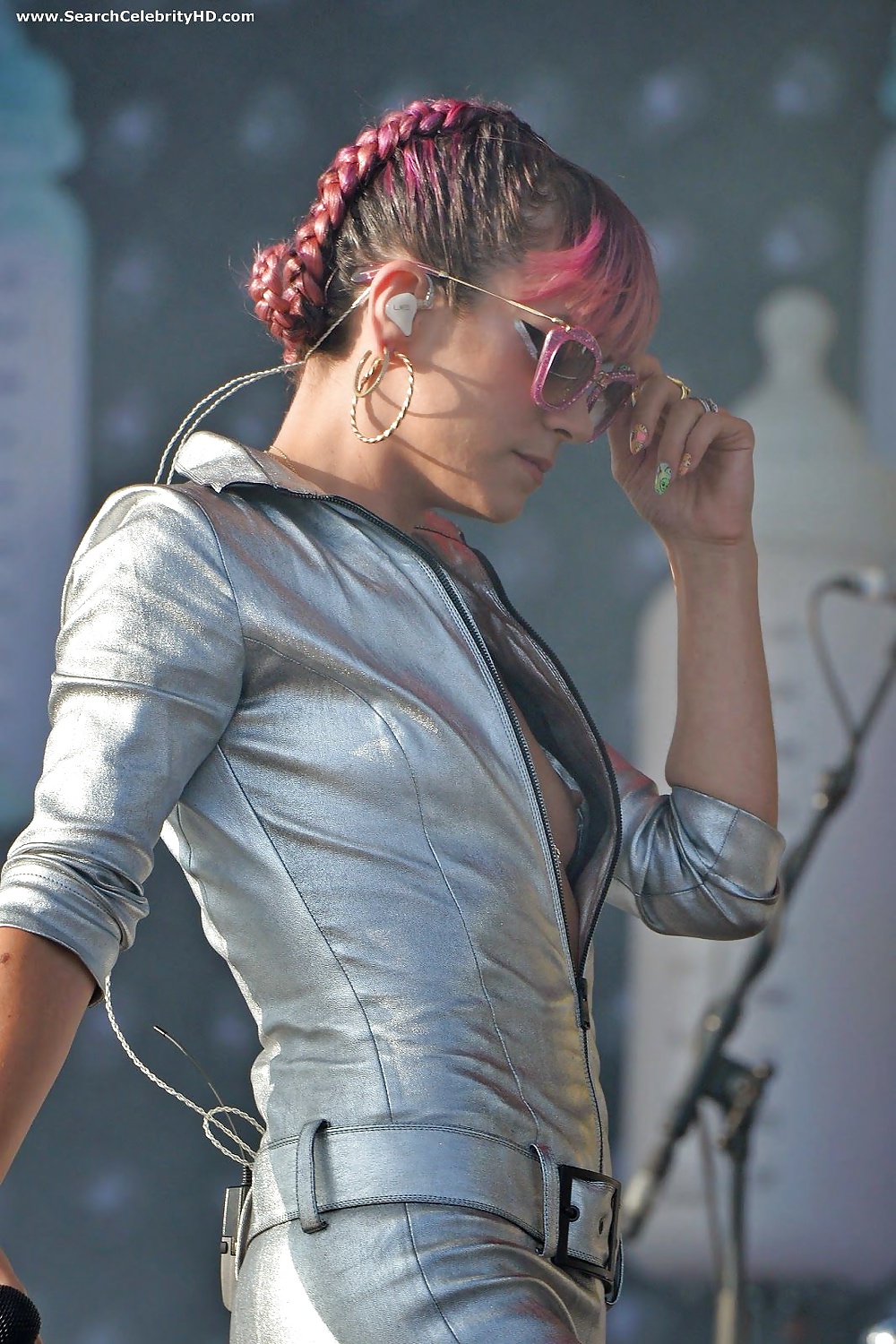 Lily allen capezzolo scivolare sul palco del v festival a Londra
 #30692361