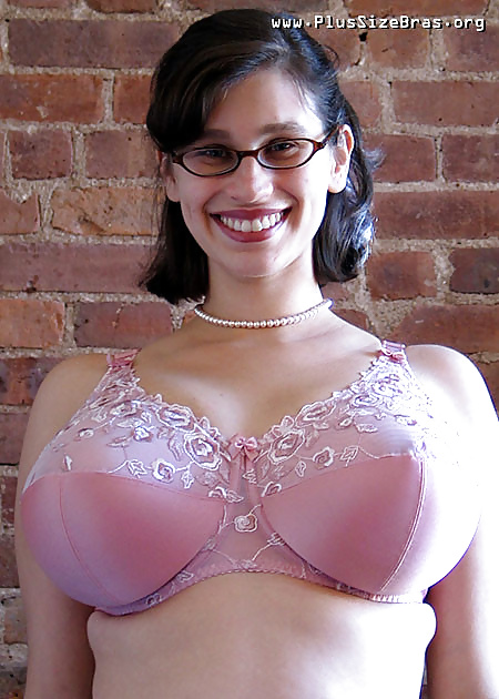 Plus size bra model #28424378