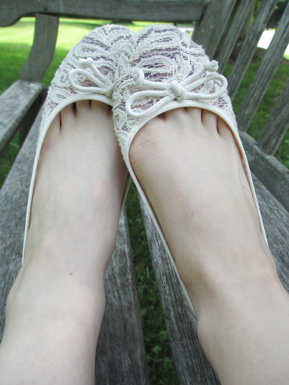 Daisy feet #40741779