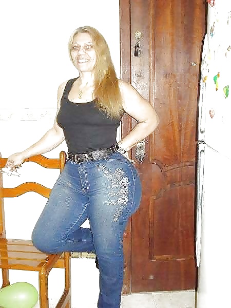 乳房と老婦人
 #30111534