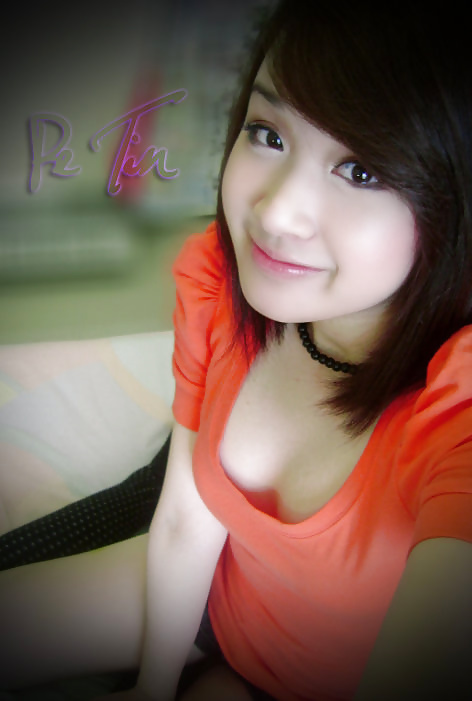 オレンジ色のシャツを着たかわいい女の子、ベトナム 
 #33037651