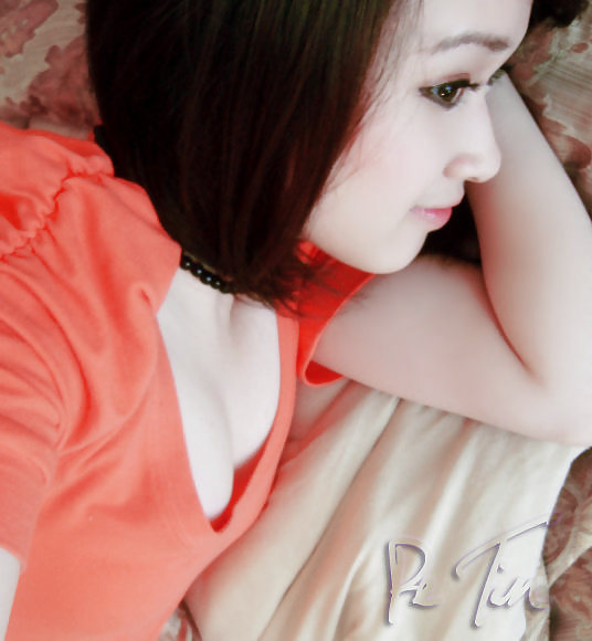 オレンジ色のシャツを着たかわいい女の子、ベトナム 
 #33037655