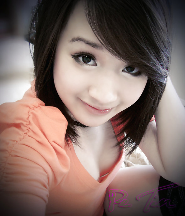 オレンジ色のシャツを着たかわいい女の子、ベトナム 
 #33037664