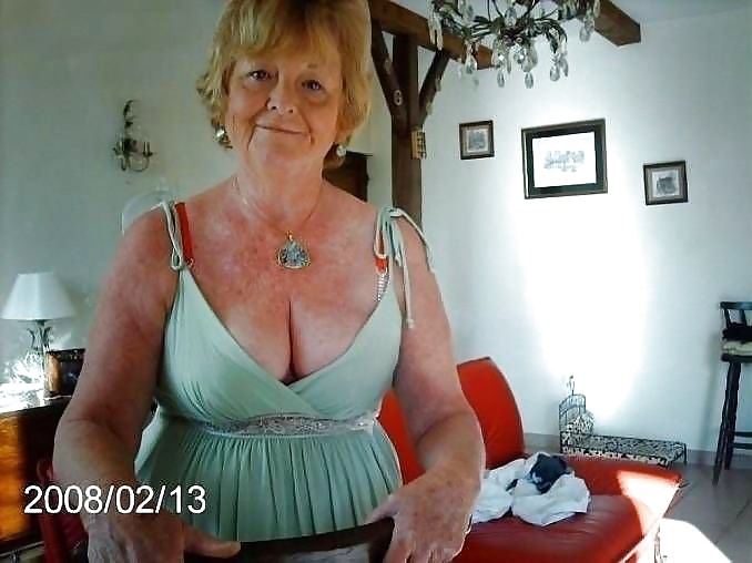Older, busty and dressed 6.
 #25100401
