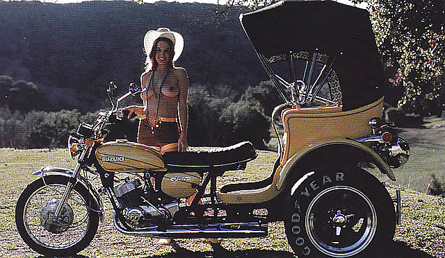 バイクに乗った女たち 1
 #33450290