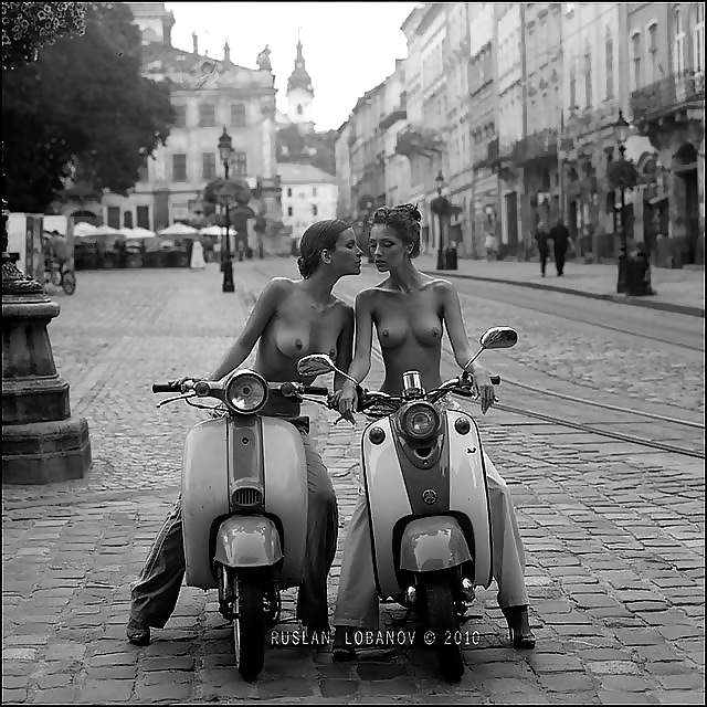 バイクに乗った女たち 1
 #33450323