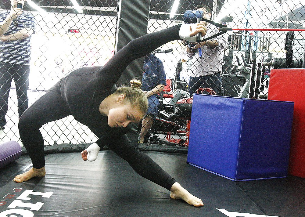 Ronda Rousey - UFC Fighter  #27109674