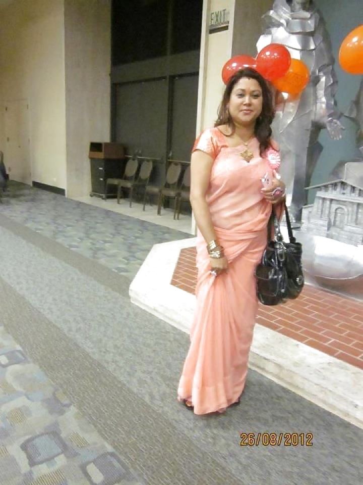 ネパールの超セクシーなおばさん - Radhika Sharma
 #40650870