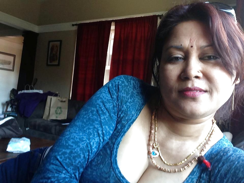 ネパールの超セクシーなおばさん - Radhika Sharma
 #40650903