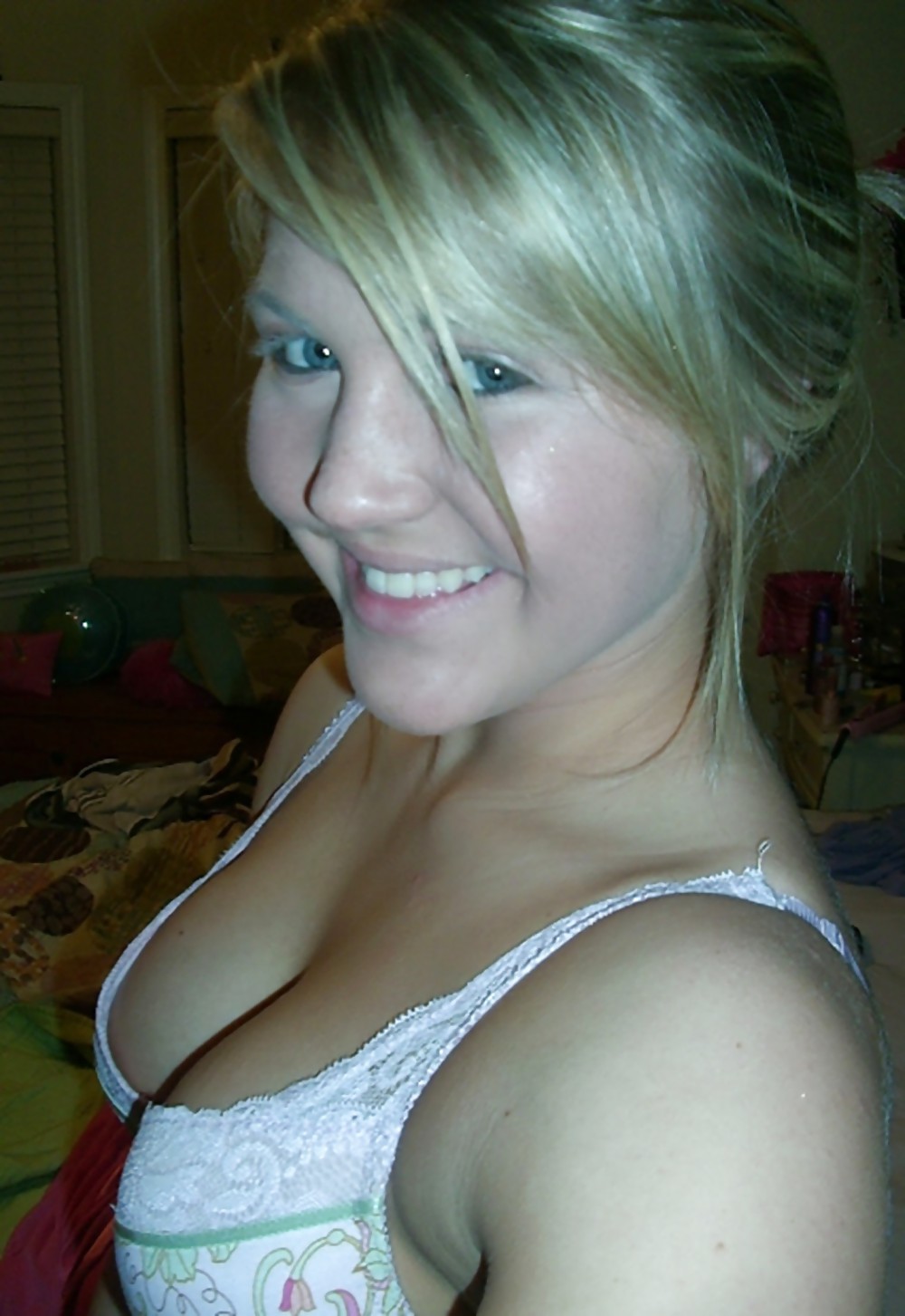 Pretty Amateur Blonde 34 #25136126