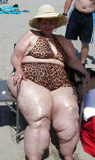 Donne mature in bikini 
 #28798449