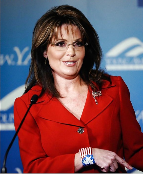 Non posso smettere di masturbarmi con la conservatrice Sarah Palin
 #24576972