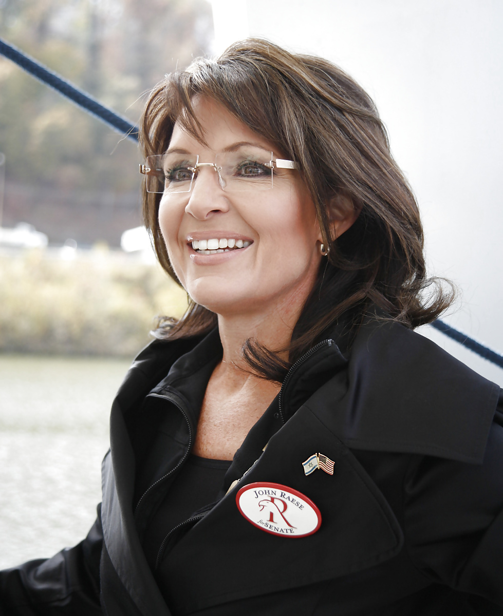 Non posso smettere di masturbarmi con la conservatrice Sarah Palin
 #24577059