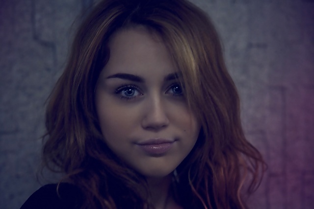 Miley cyrus
 #34513061