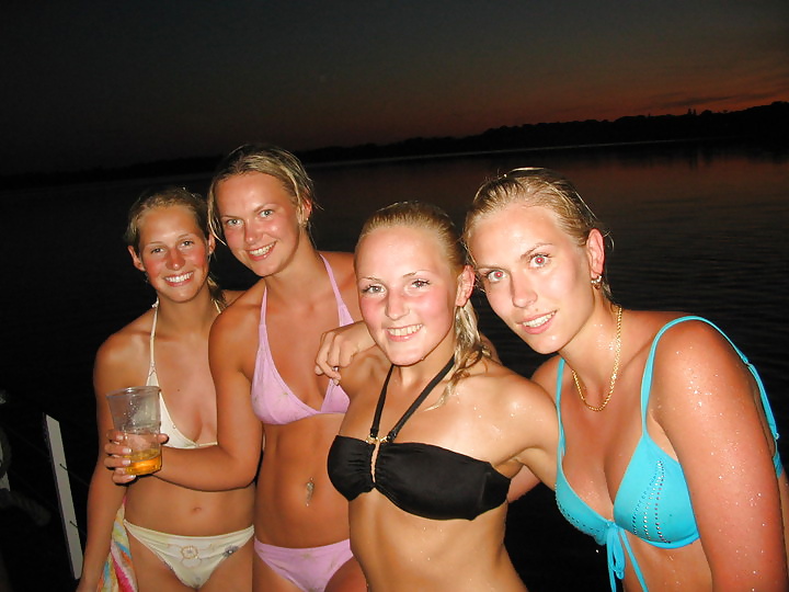 ¡Chicas jóvenes divertidas!
 #40183300