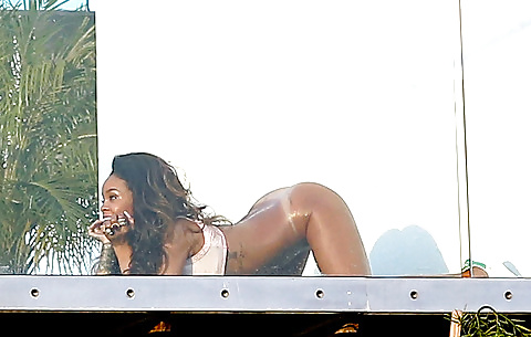 Rihanna new half-nude pics! #25642402