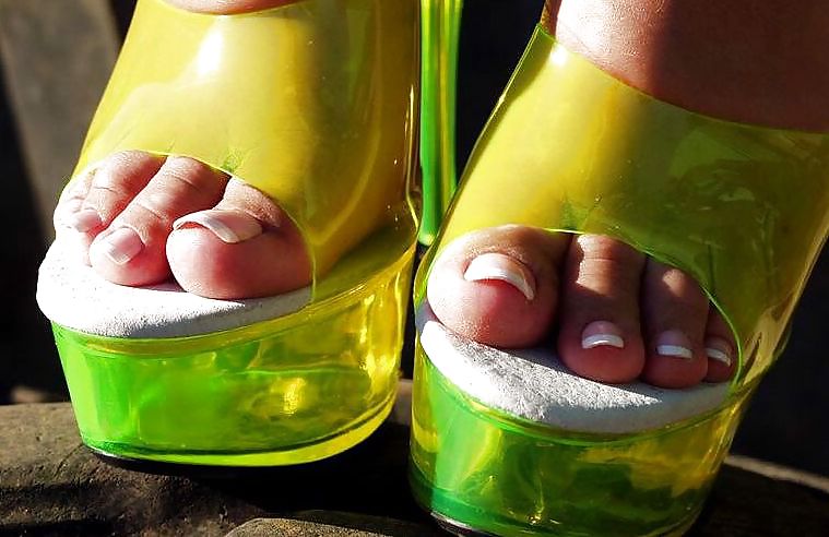 Toes 1 (by tm) #25814293