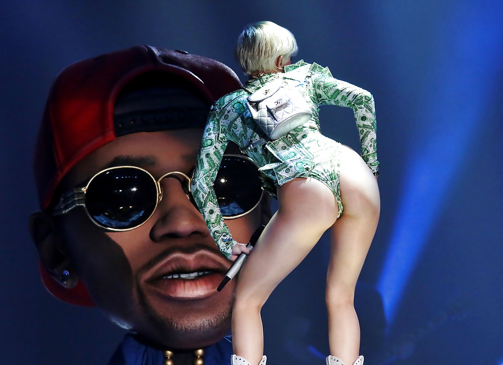 Miley Cyrus Zeigt Ihren Arsch #27474237