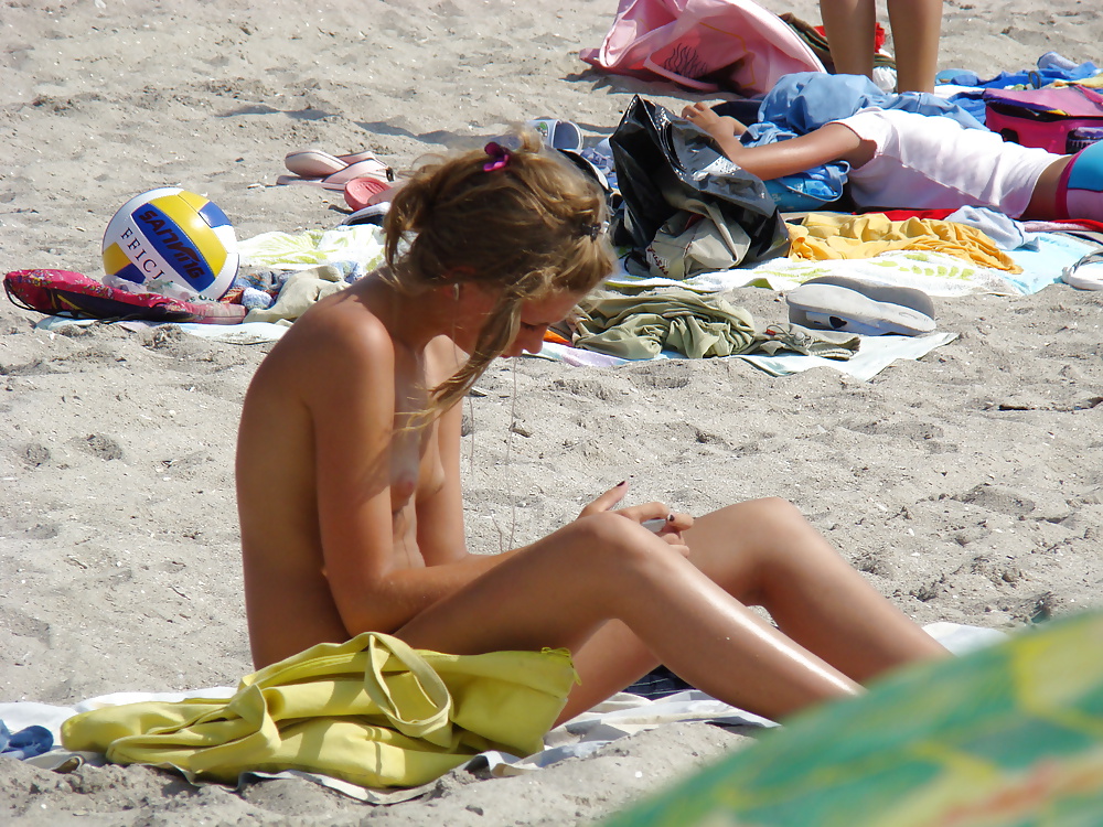 Topless am girls beach pt 2 #32815914