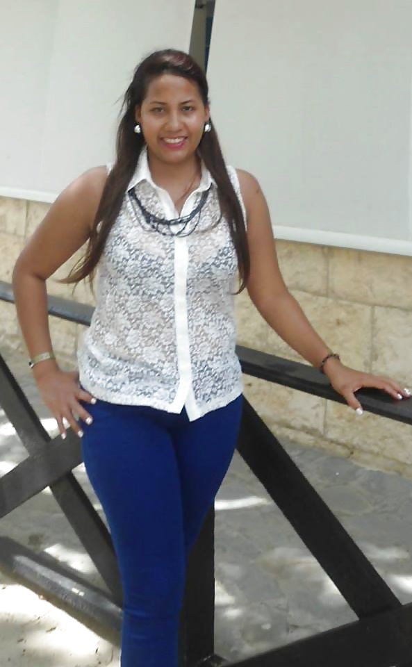 Une Fille Dominican Appelé Arq M. #24438071